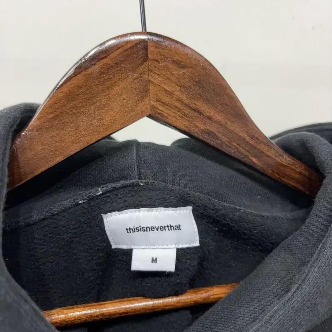 (100) 디스이즈네버댓 스트릿 블랙 레터링 자수 기모 후드티 상품이미지2