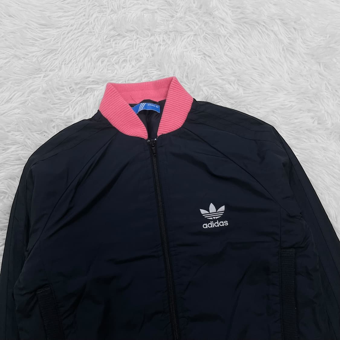 아디다스 오리지널 불꽃 로고 크롭 봄버 자켓 상품이미지4