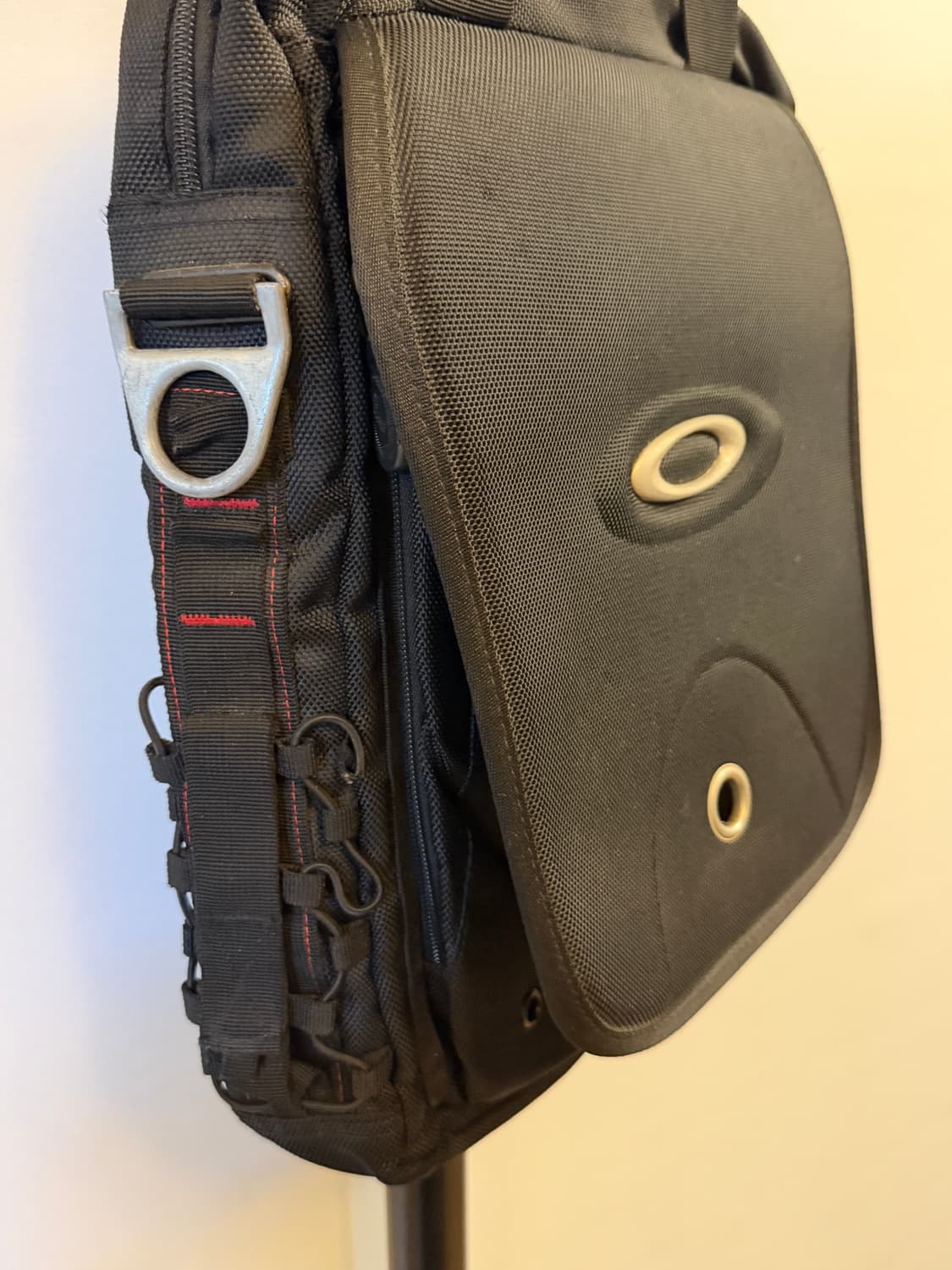 오클리 00's 랩탑 메신저백 상품이미지4