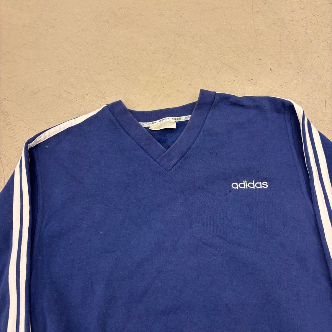 아디다스 올드스쿨 브이넥 삼선 맨투맨 상품이미지2