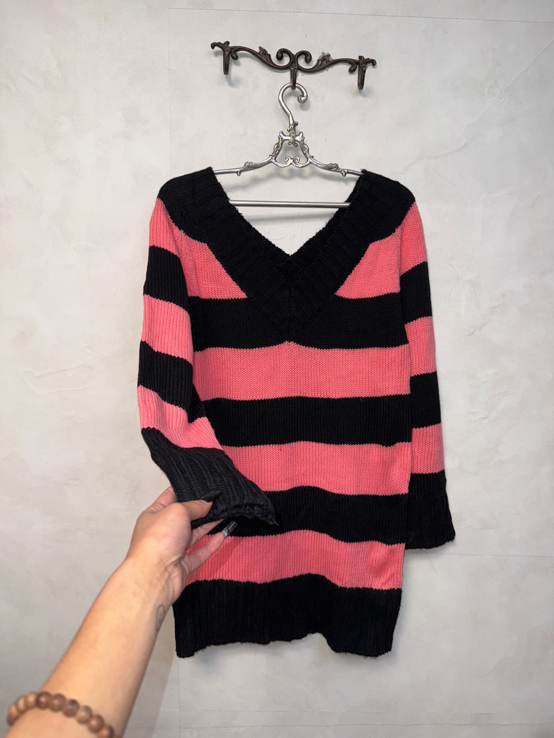 Black pink stripe v neck knit ops 상품이미지5