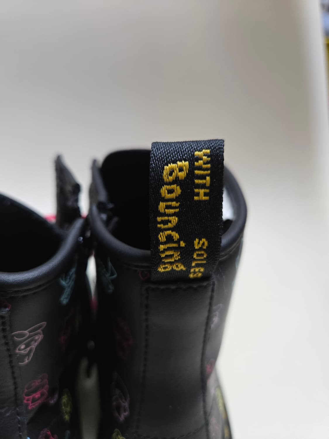 닥터마틴 x 산리오 콜라보 부츠 주니어205 상품이미지6