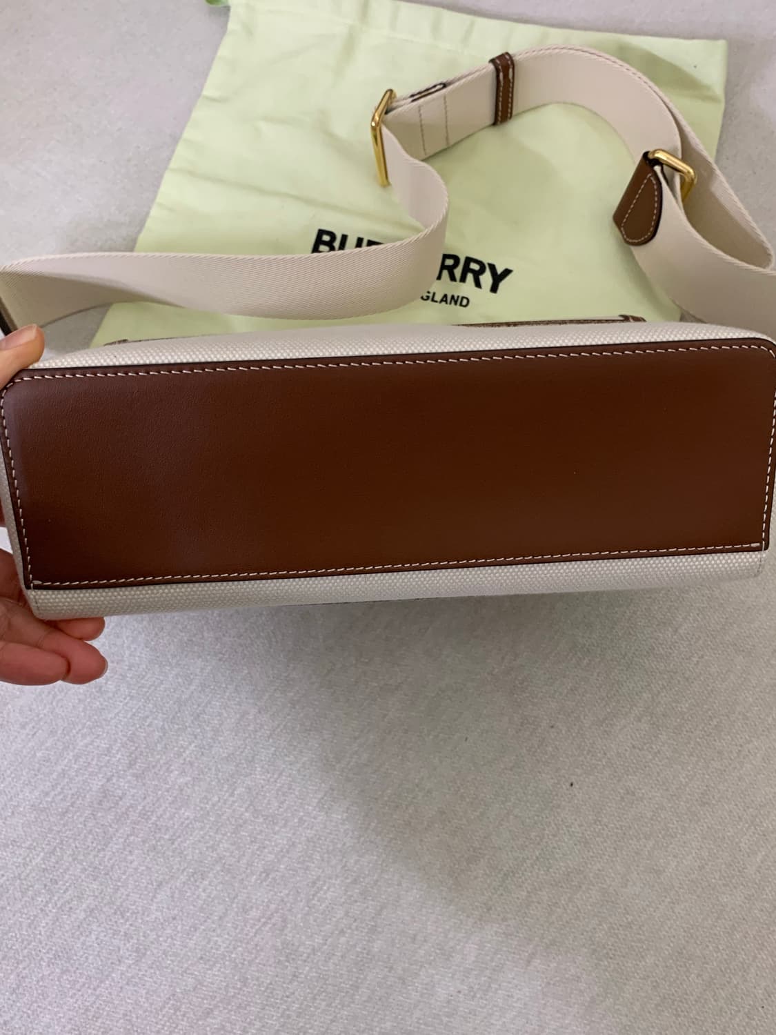 버버리 호스페리 로고 캔버스 백 상품이미지5