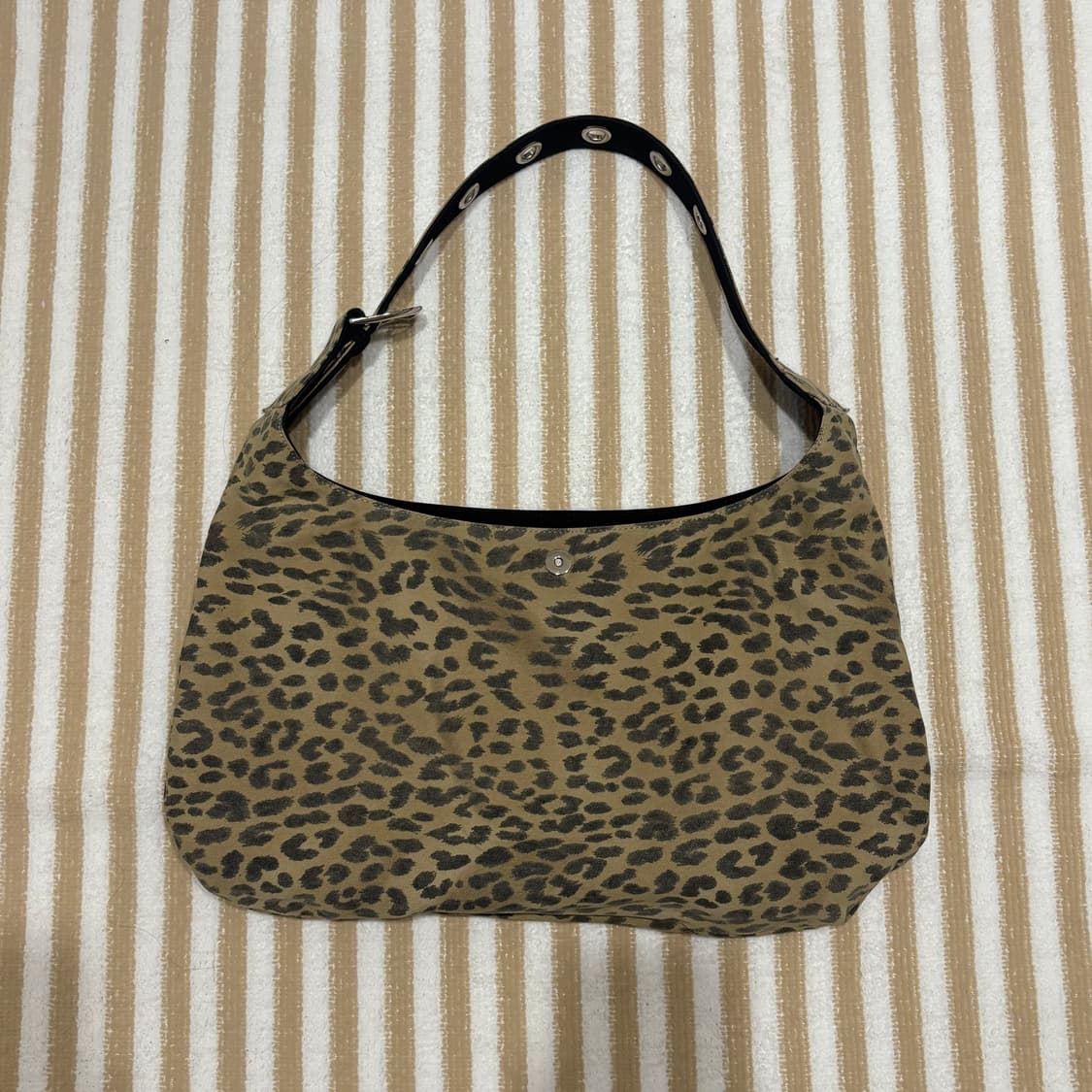 레터리 리버시블 숄더백 블랙 상품이미지3