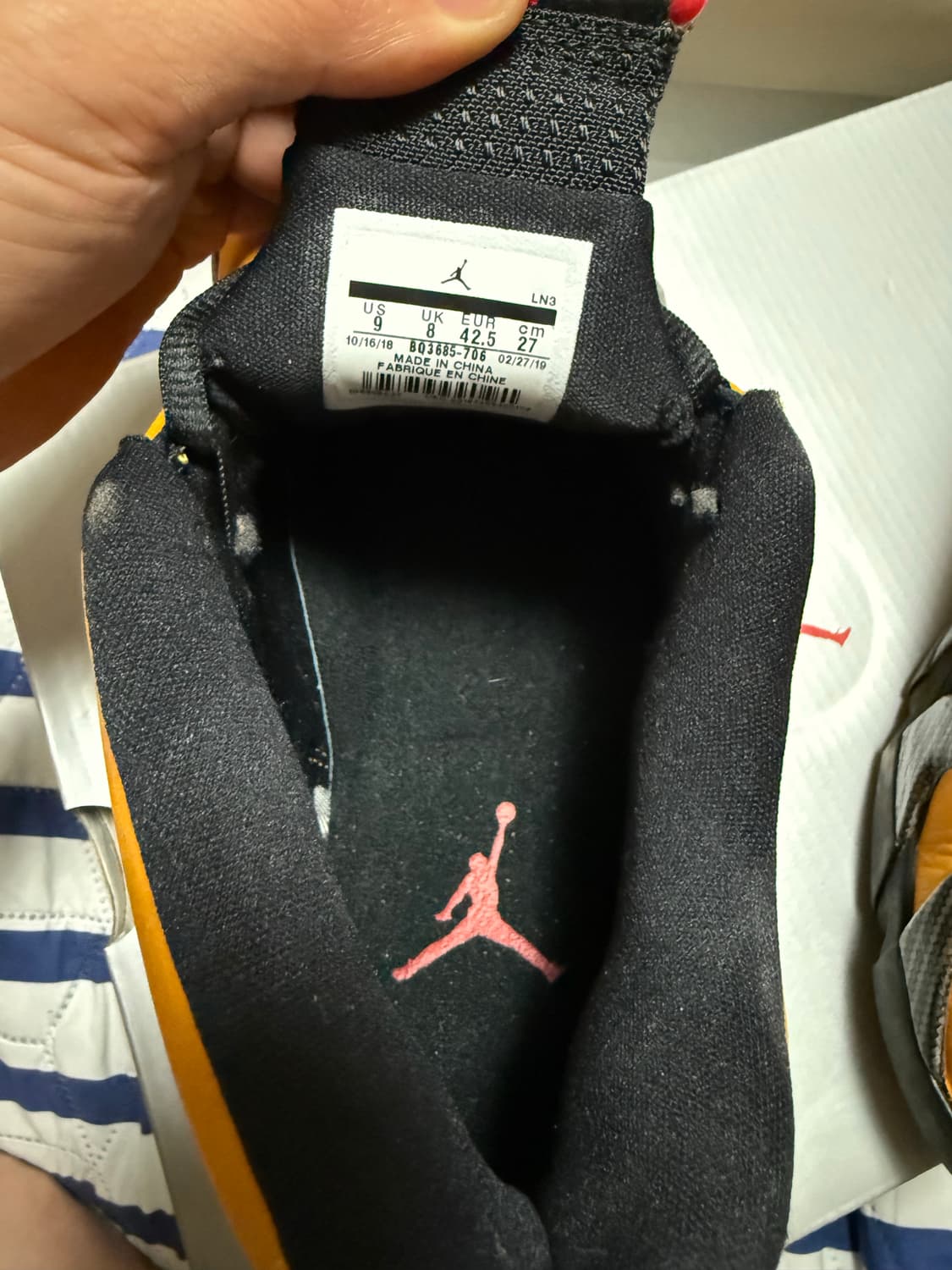 조던 14 레트로 페라리 유니버시티 골드 상품이미지3