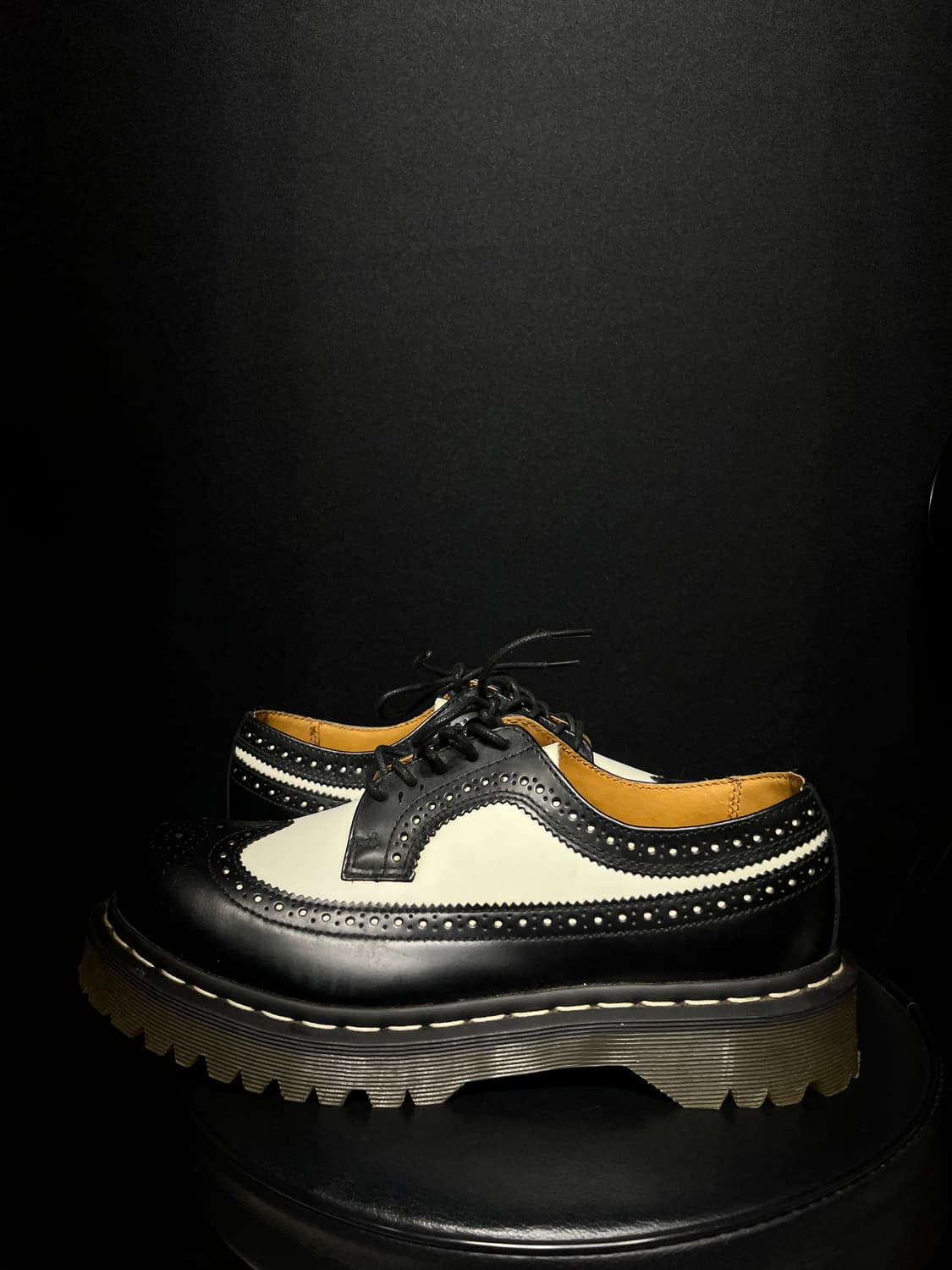 닥터마틴 블랜앤화이트 스므스 로퍼 상품이미지3