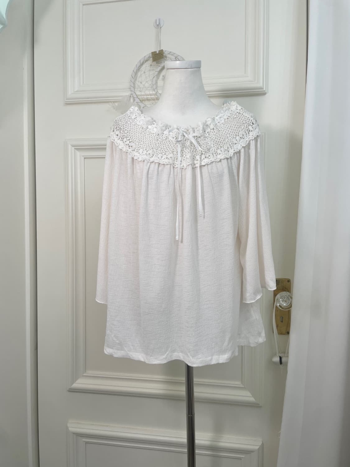 EARTH ivory crochet bow summer blouse 상품이미지1