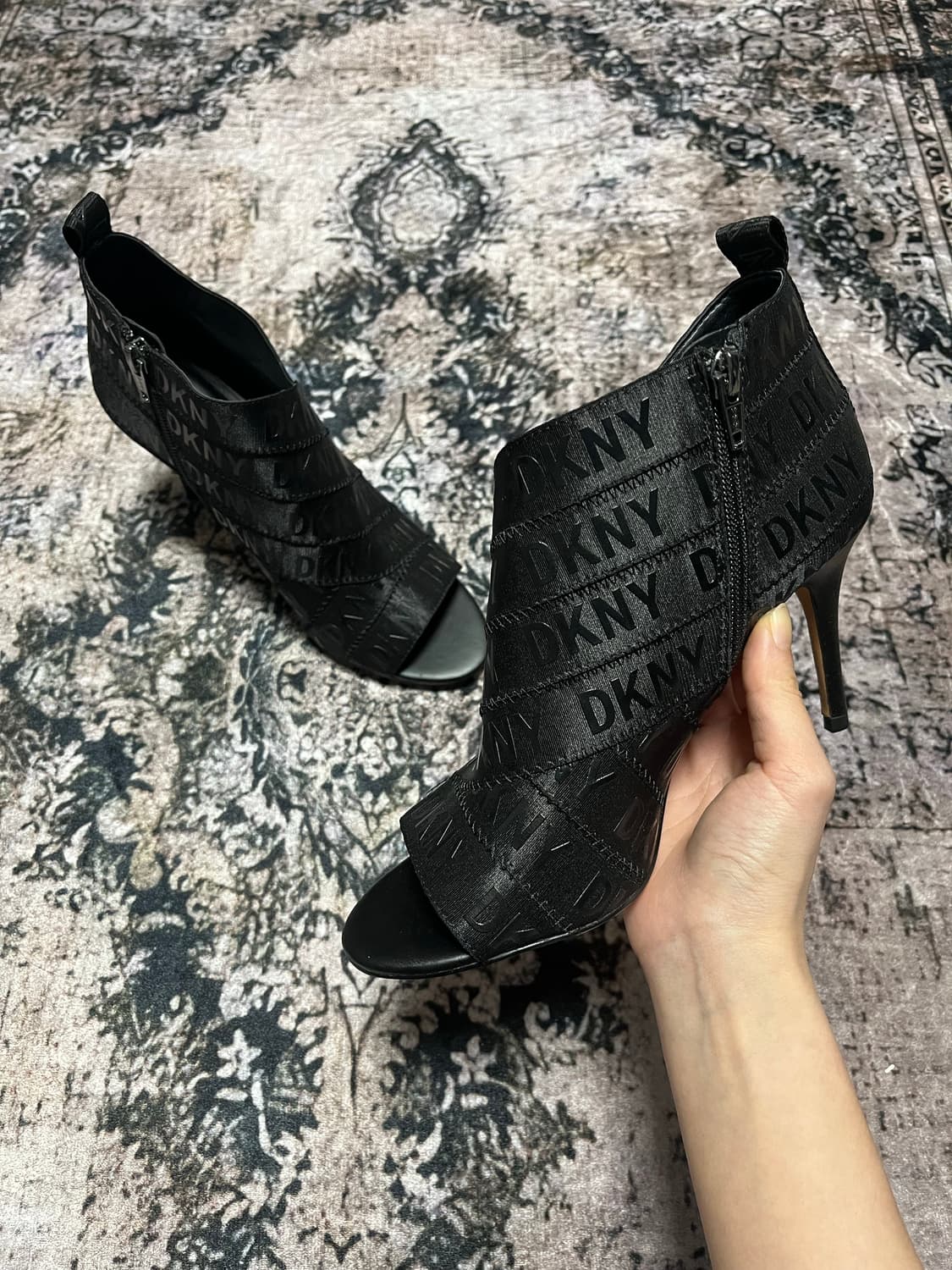 DKNY Issa Multi-Strap Sandal heels 235 상품이미지6