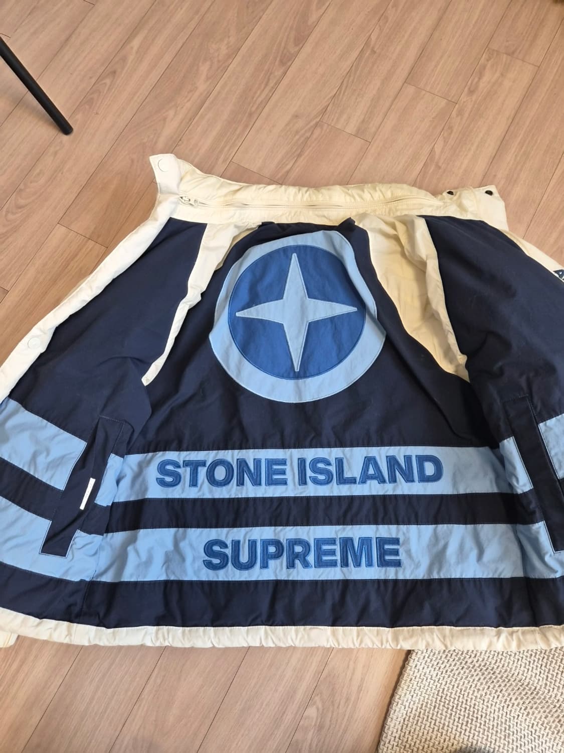 스톤아일랜드x슈프림 리버시블 패딩 화이트S 상품이미지3