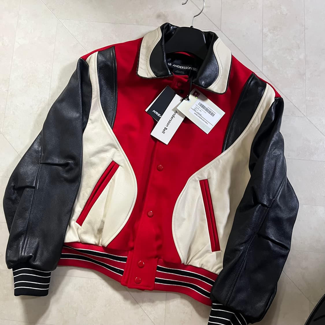 새상품(S)앤더슨벨 로빈 바시티 자켓 레드 상품이미지1