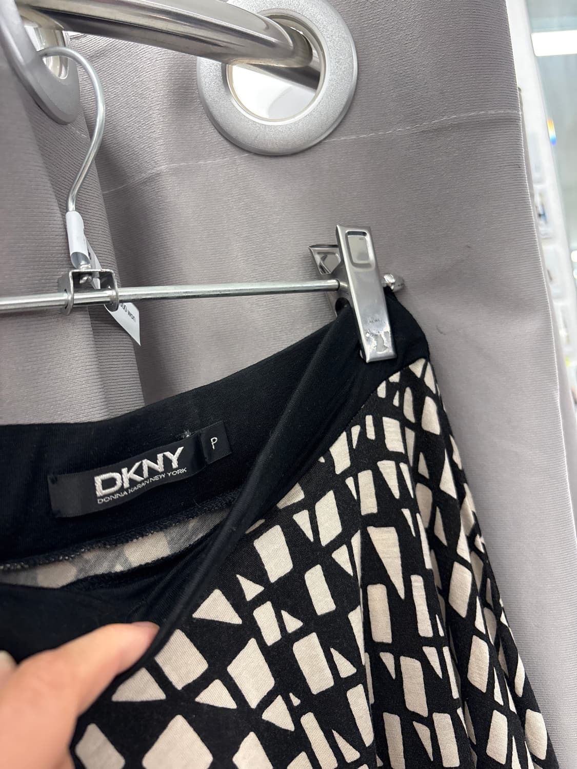 디케이엔와이 스퀘어패턴 밴딩 미디스커트 상품이미지3