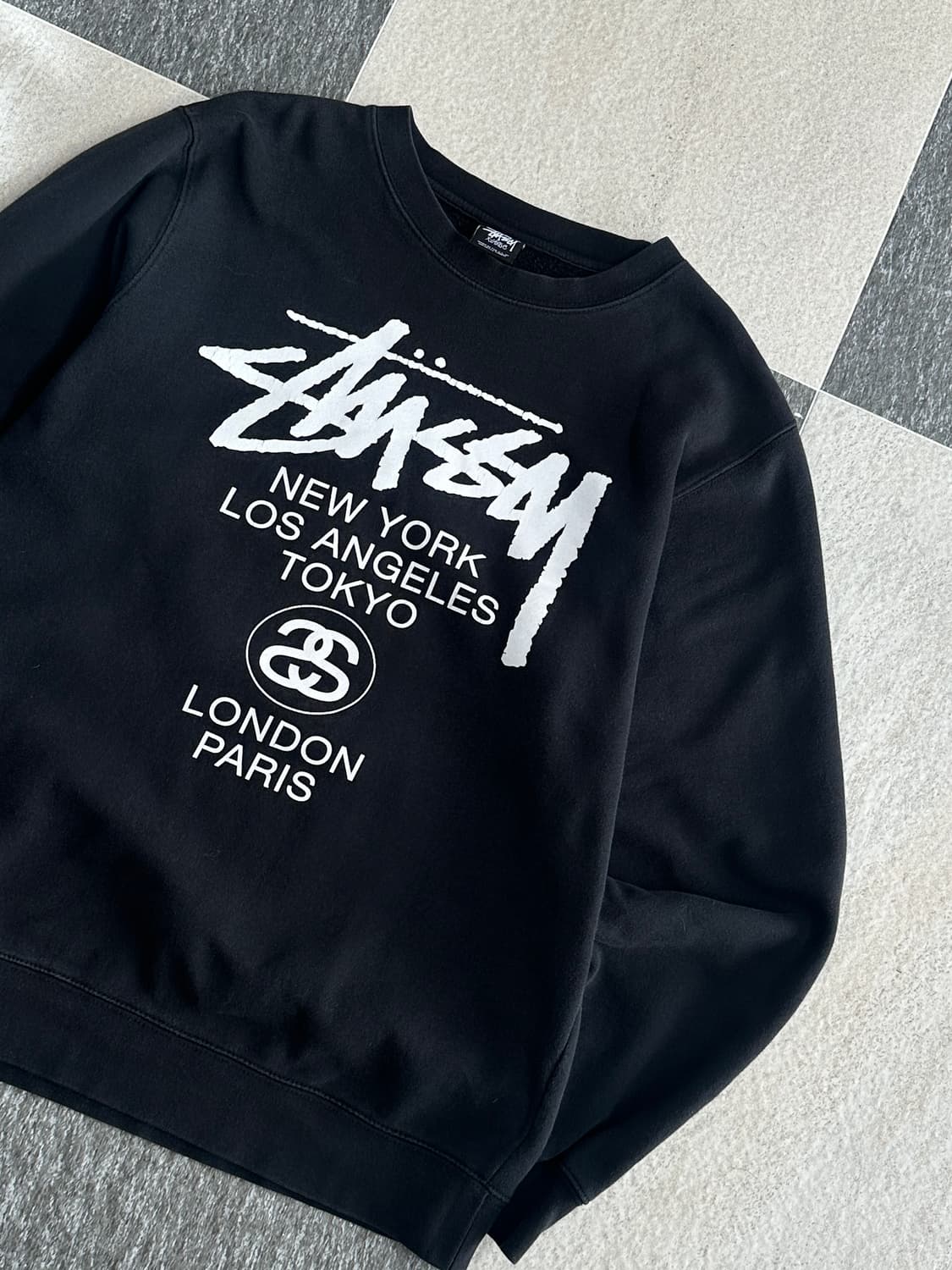 스투시 블랙 월드투어 맨투맨 상품이미지4