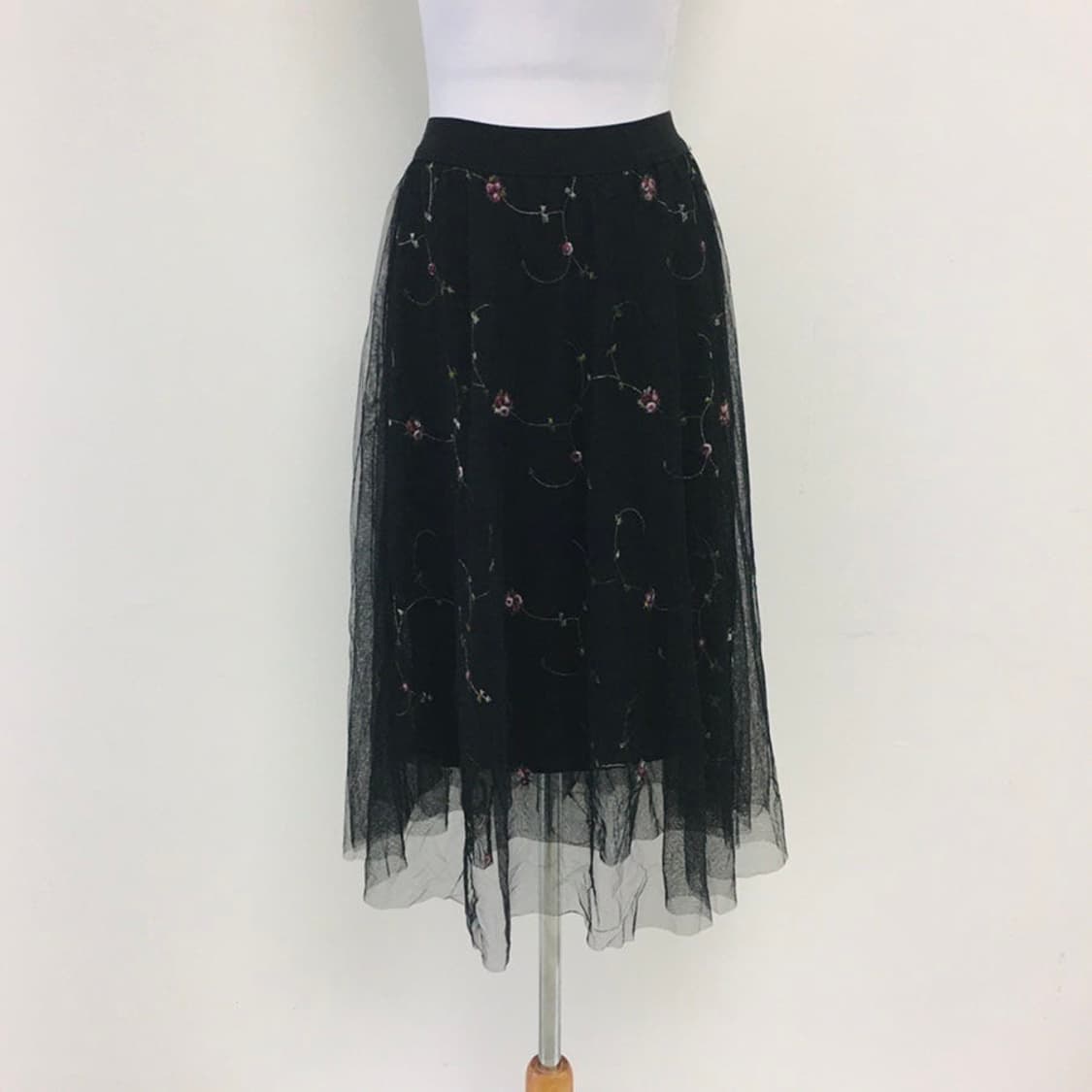 [새상품] 검정 꽃자수 샤스커트 상품이미지4