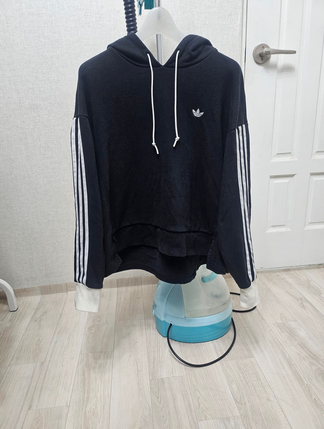 (85~90)XS☆초희귀☆아디다스 파이어버드 크롭오버핏백자수[검흰]후드티 상품이미지1