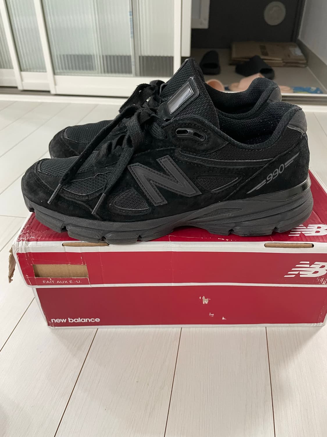 뉴발란스 990v4 팝니다. 상품이미지2