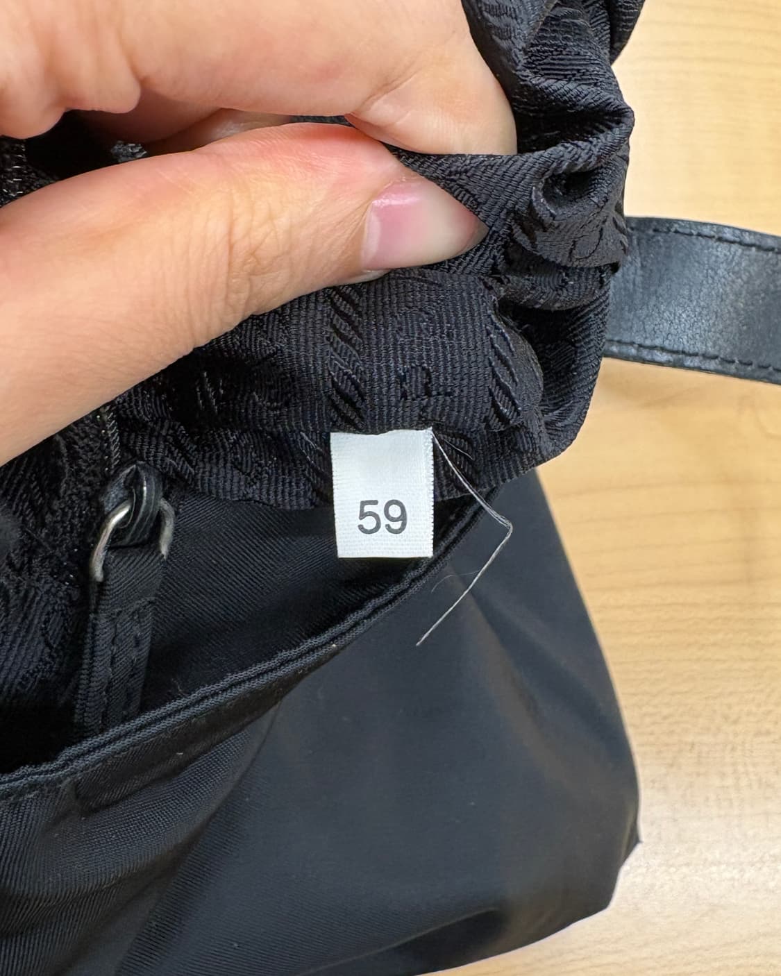 프라다 블랙 테수토 트라이앵글 숄더백 상품이미지9