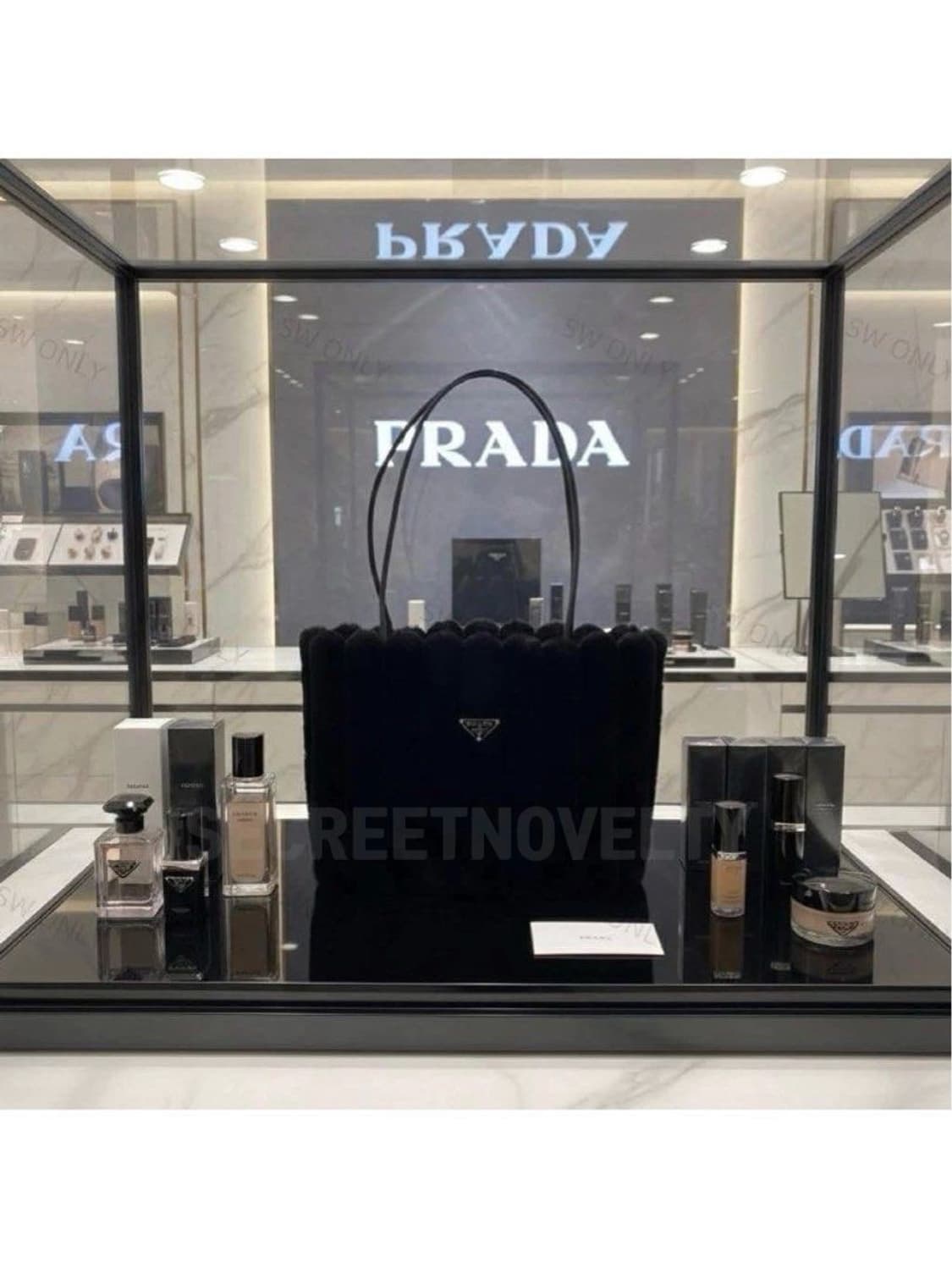  프라다뷰티 퍼 숄더백 블랙VIP 기프트백 무배 상품이미지1