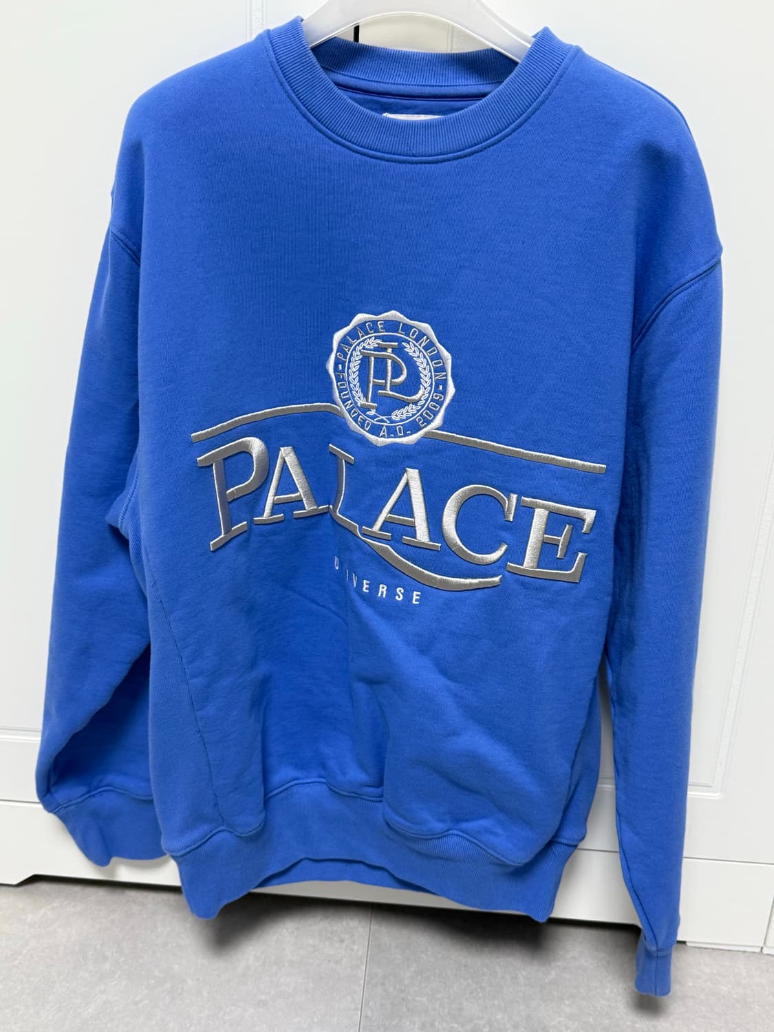 팔라스 유니버스 크루 팔라셜 블루 맨투맨 24SS 상품이미지2