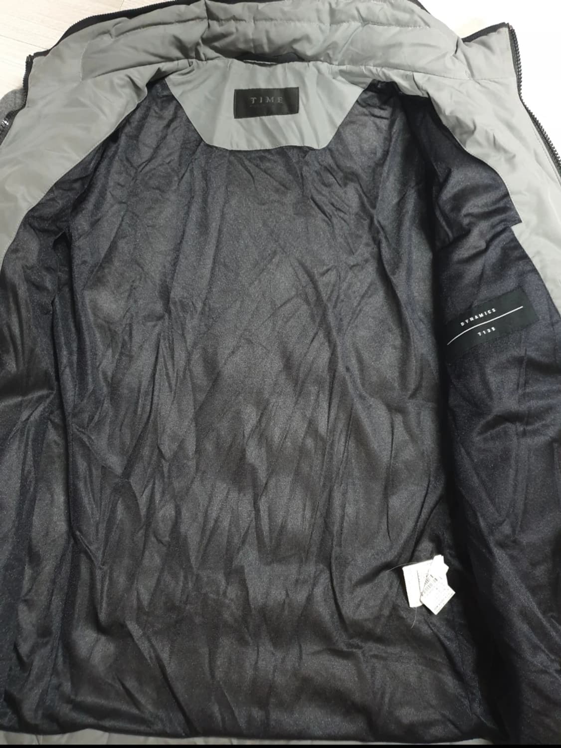 한섬) TIME 타임 구스 방풍 모직패딩.
싸이즈 100~105. 남자 상품이미지5