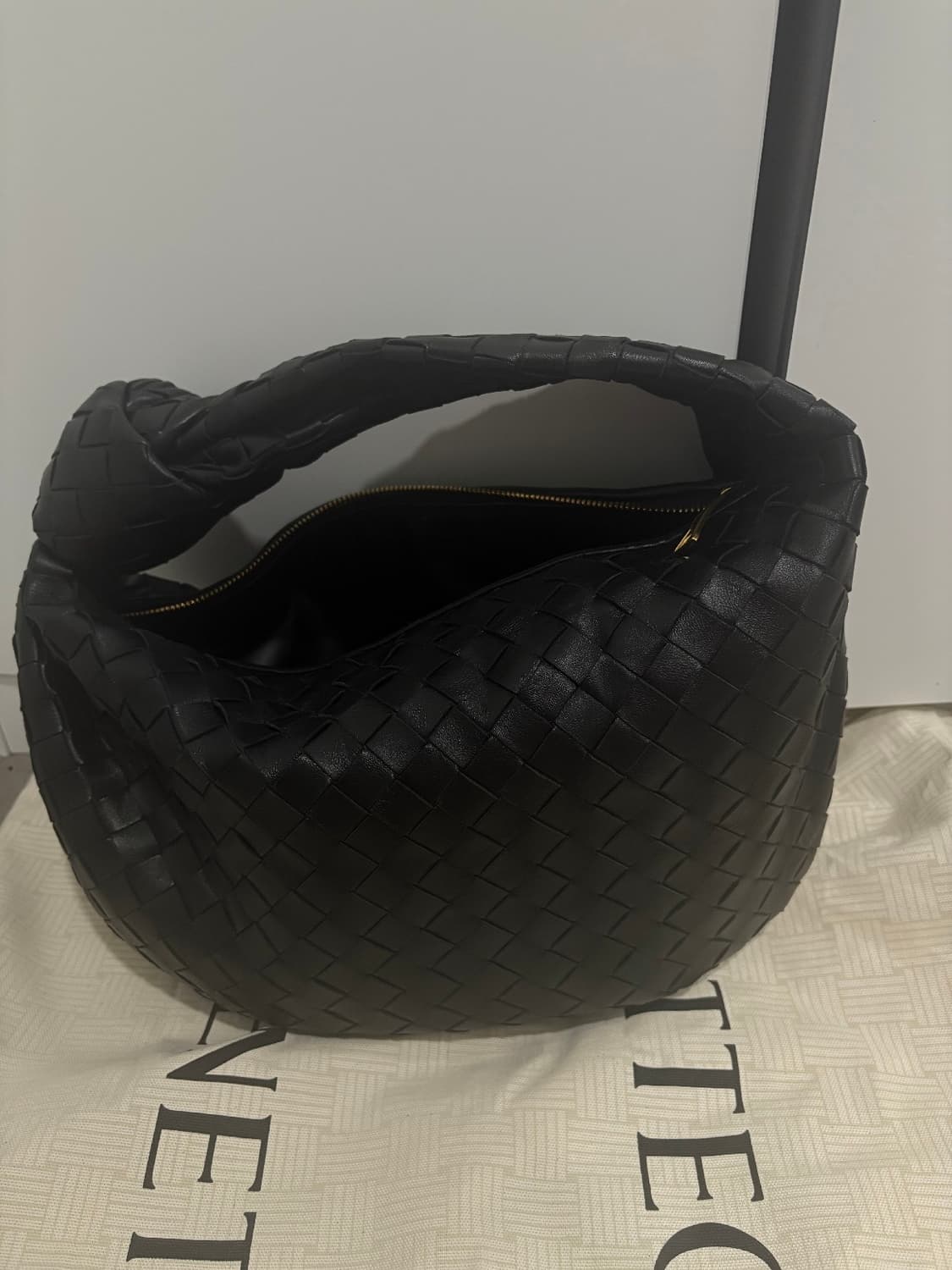 보테가 베네타 틴 조디백 블랙 상품이미지1