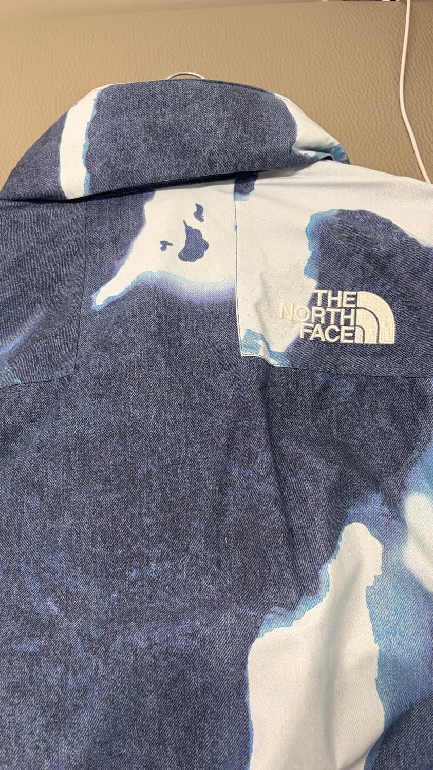 슈프림 x 노스페이스 블리치드 데님 프린트 마운틴 자켓 인디고 21FW 상품이미지6