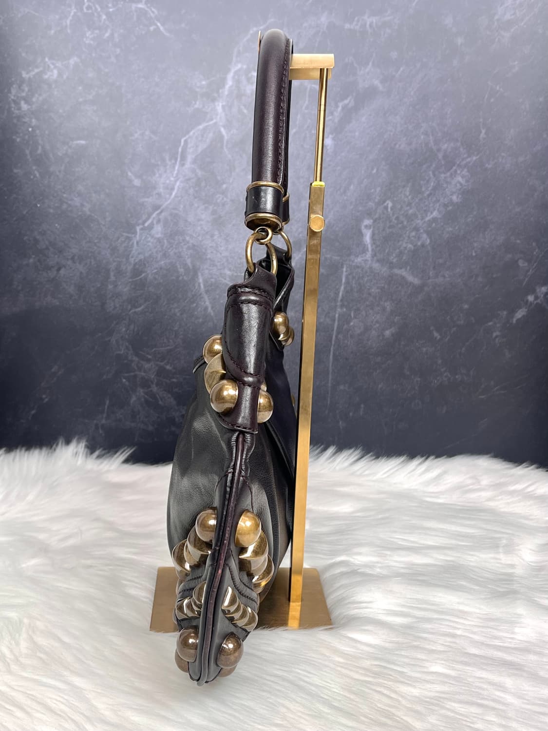 Burberry 버버리 다크 브라운 알버튼 소가죽 스터드 호보백 숄더백 상품이미지5