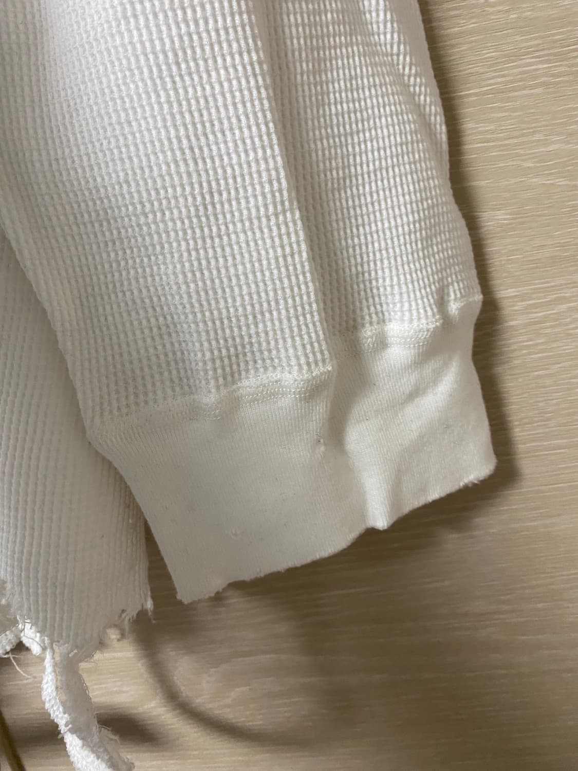 안셀름 데미지 와플 롱슬리브 화이트 1사이즈 상품이미지6