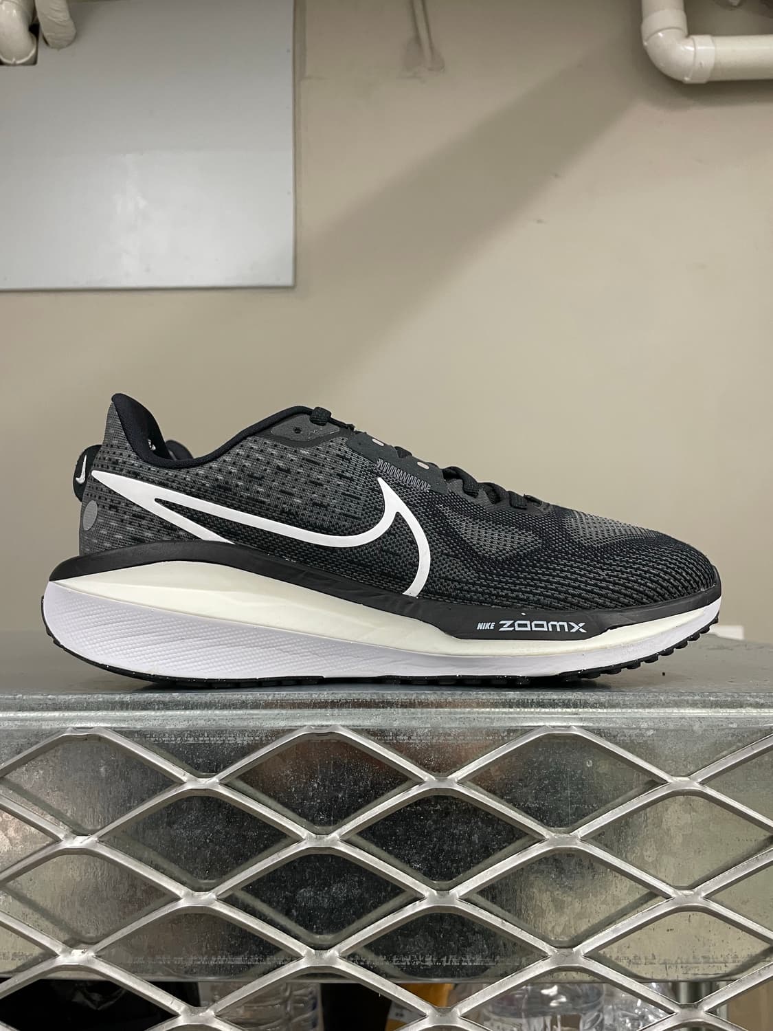 나이키 보메로 17 블랙 화이트 250  상품이미지4