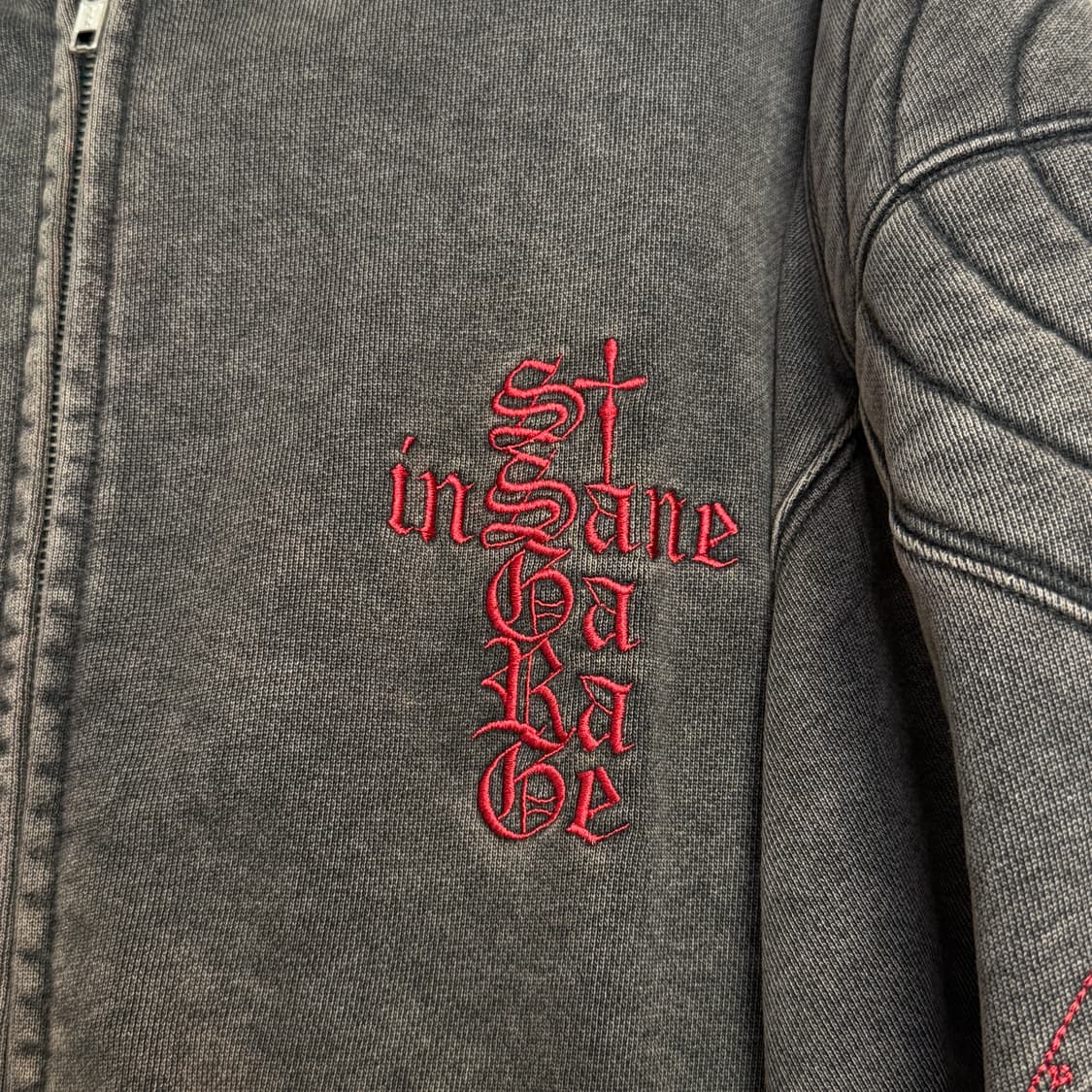 (초판)인세인개러지 엠브로이디드 패디드 후드집업 빈티지 블랙 상품이미지3