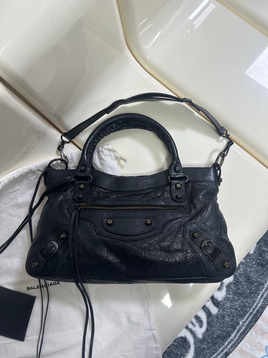 [A 정품] 발렌시아가 시티 모터백 퍼스트 블랙 상품이미지6