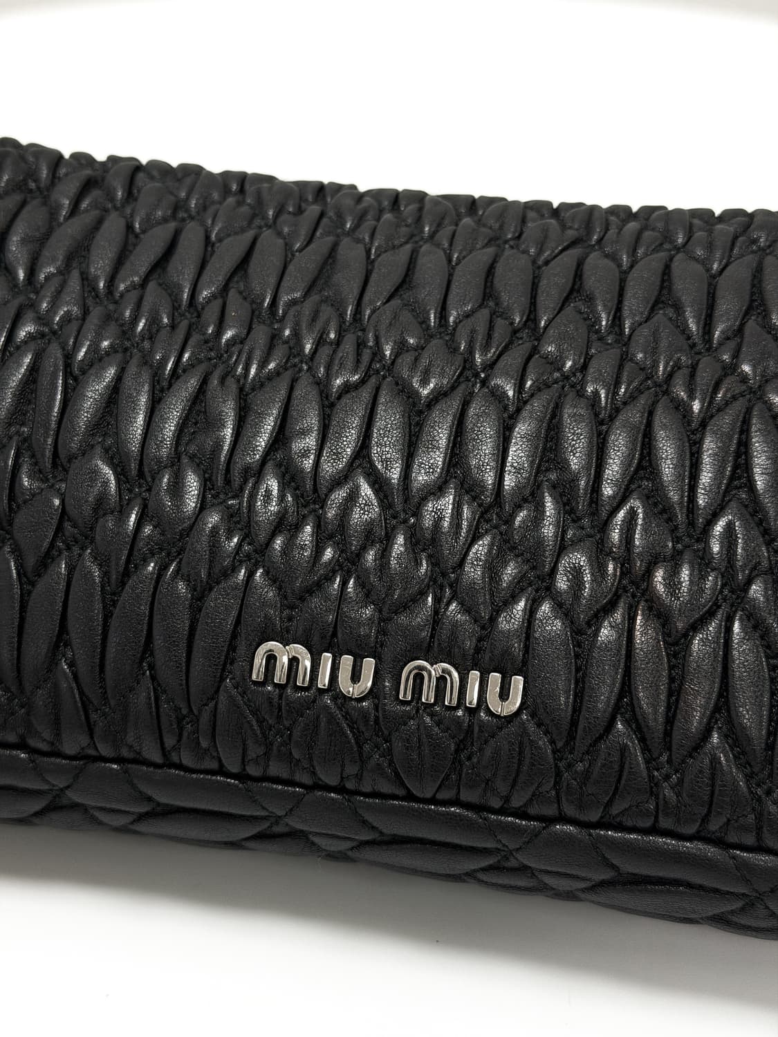 미우미우 나파 크리스탈 마테라쎄 숄더백 상품이미지5