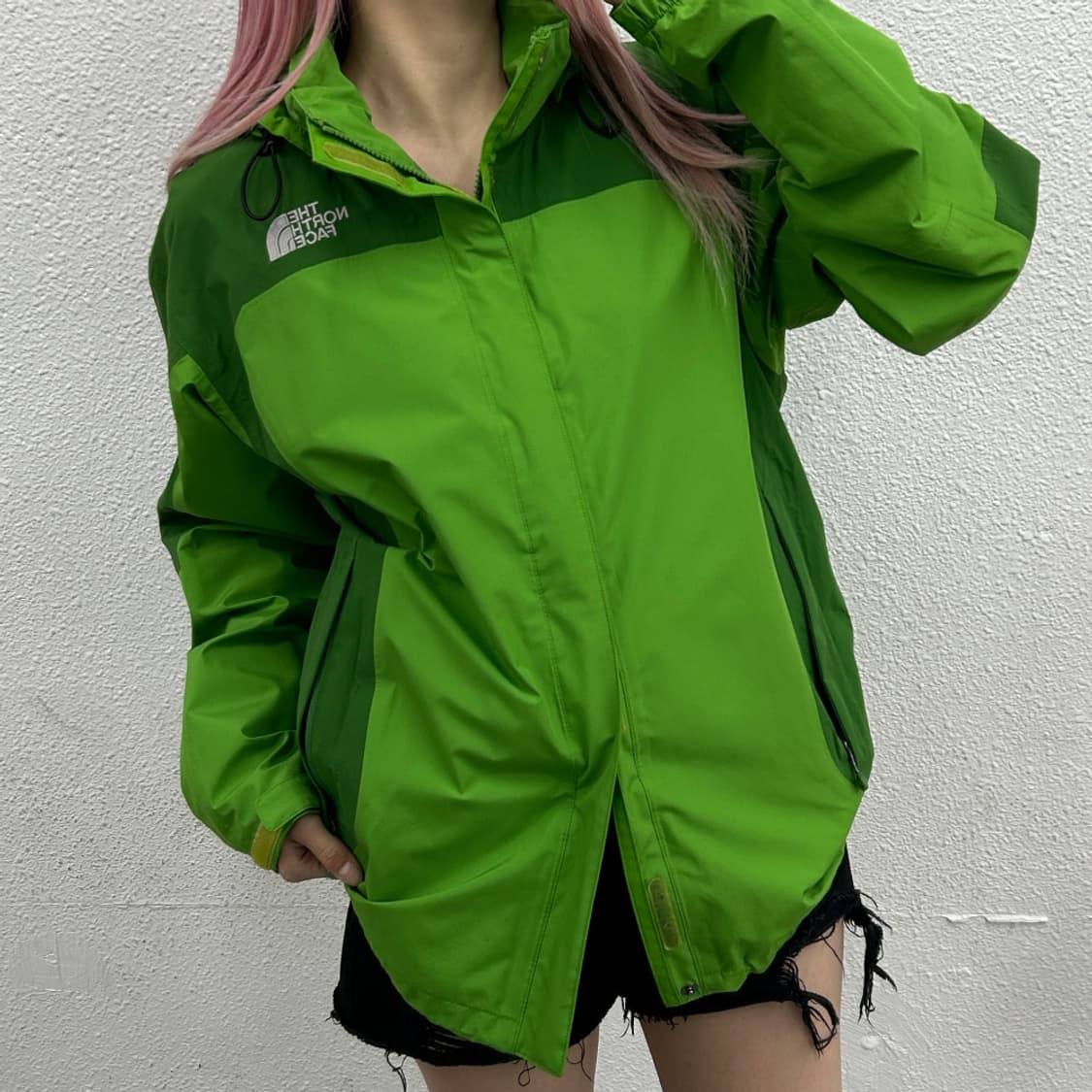 노스페이스 로고 그린 후드 바람막이 100 상품이미지1