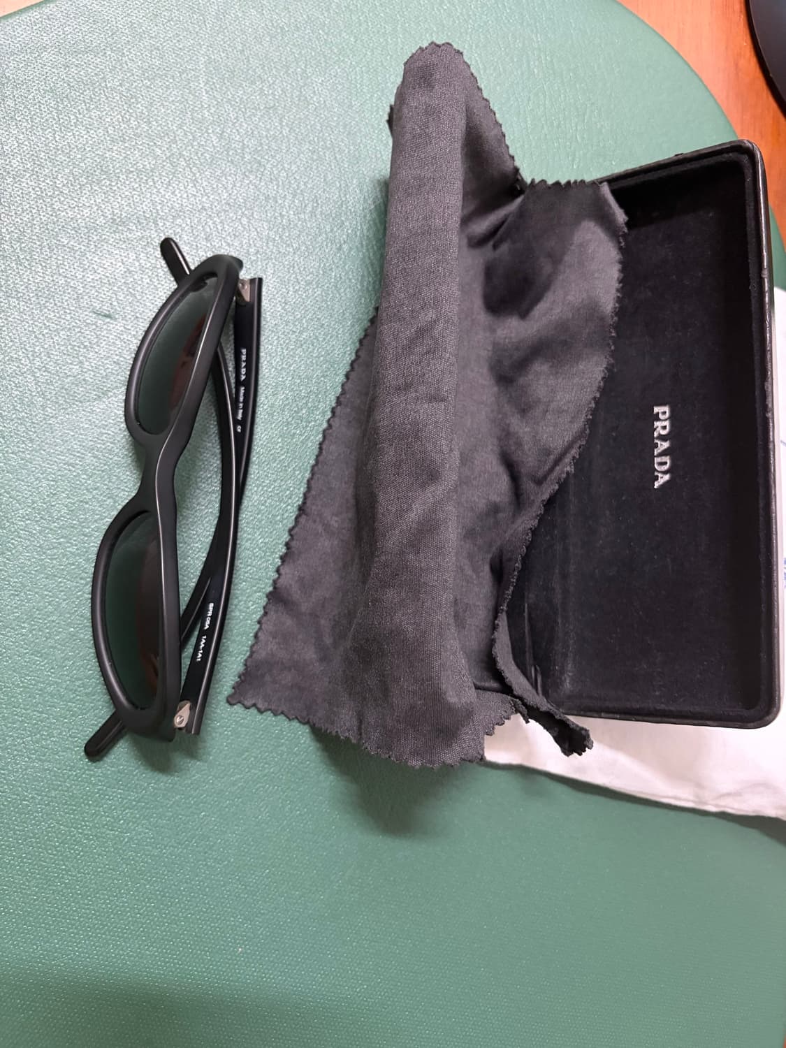 Prada 90s Sunglasses 상품이미지1