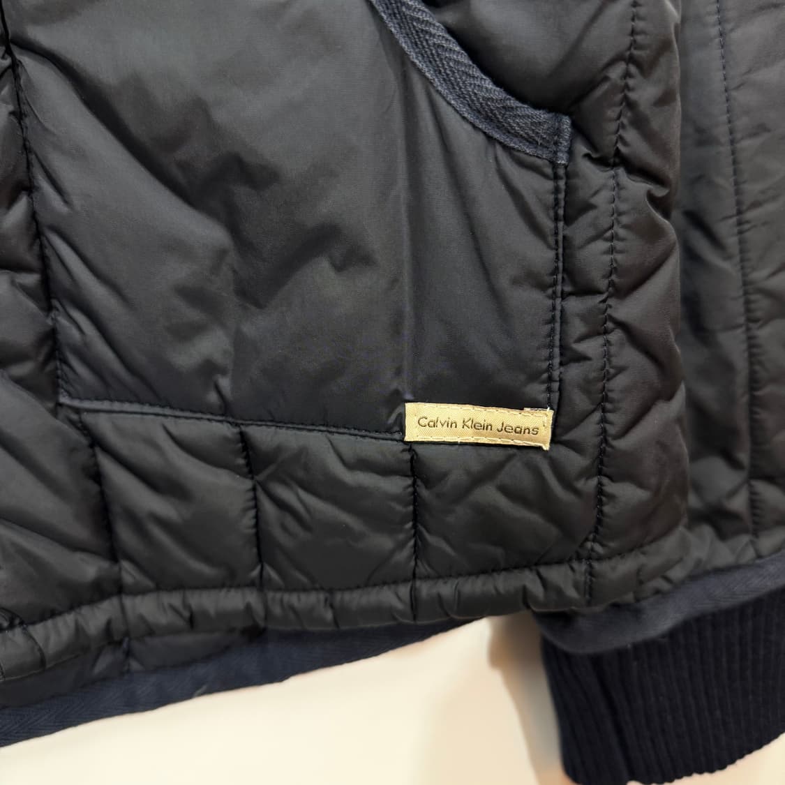 ck 켈빈클라인 네이비 퀼팅 크롭 자켓  상품이미지6