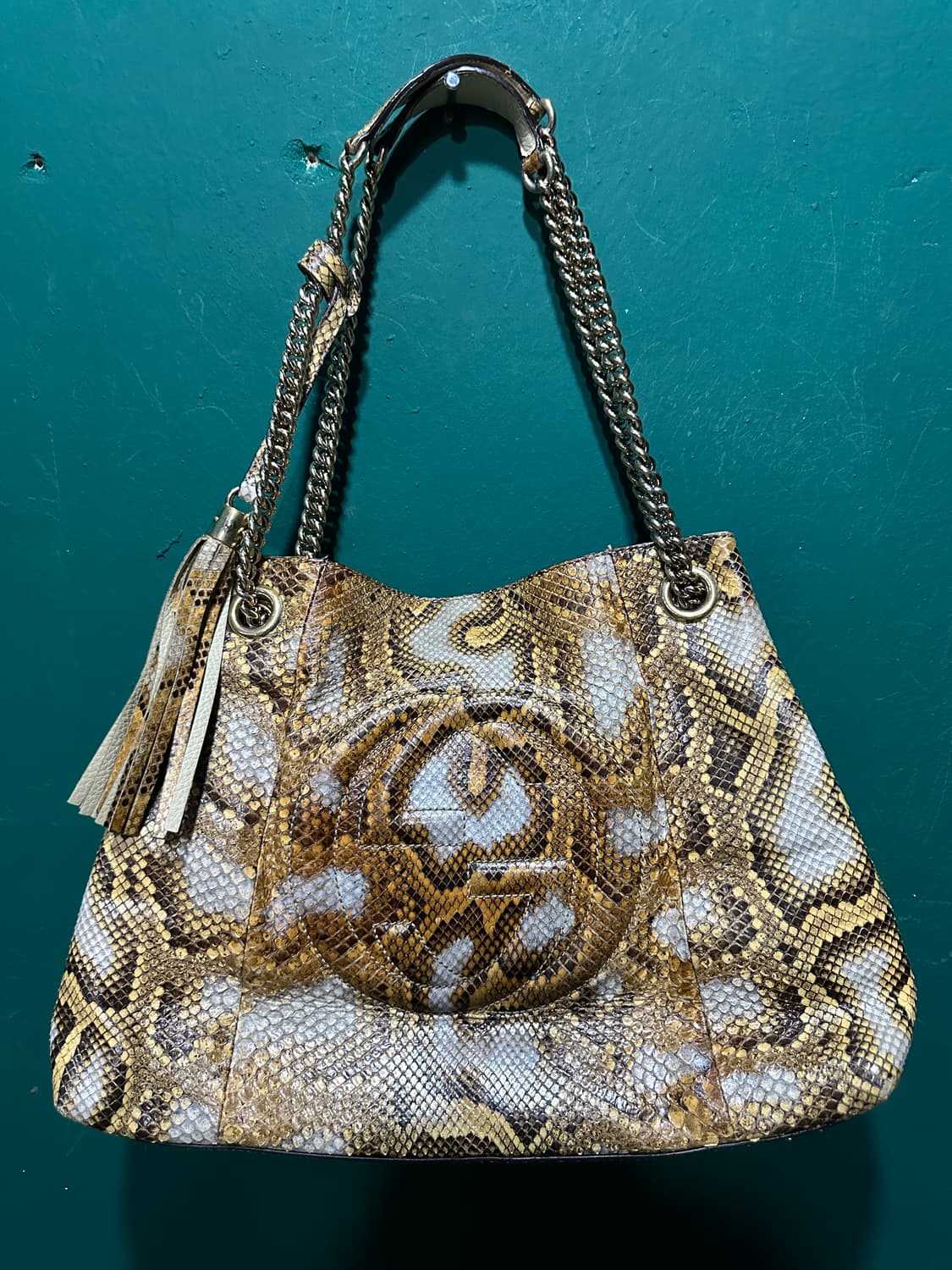 구찌 스네이크스킨 소호백 상품이미지1