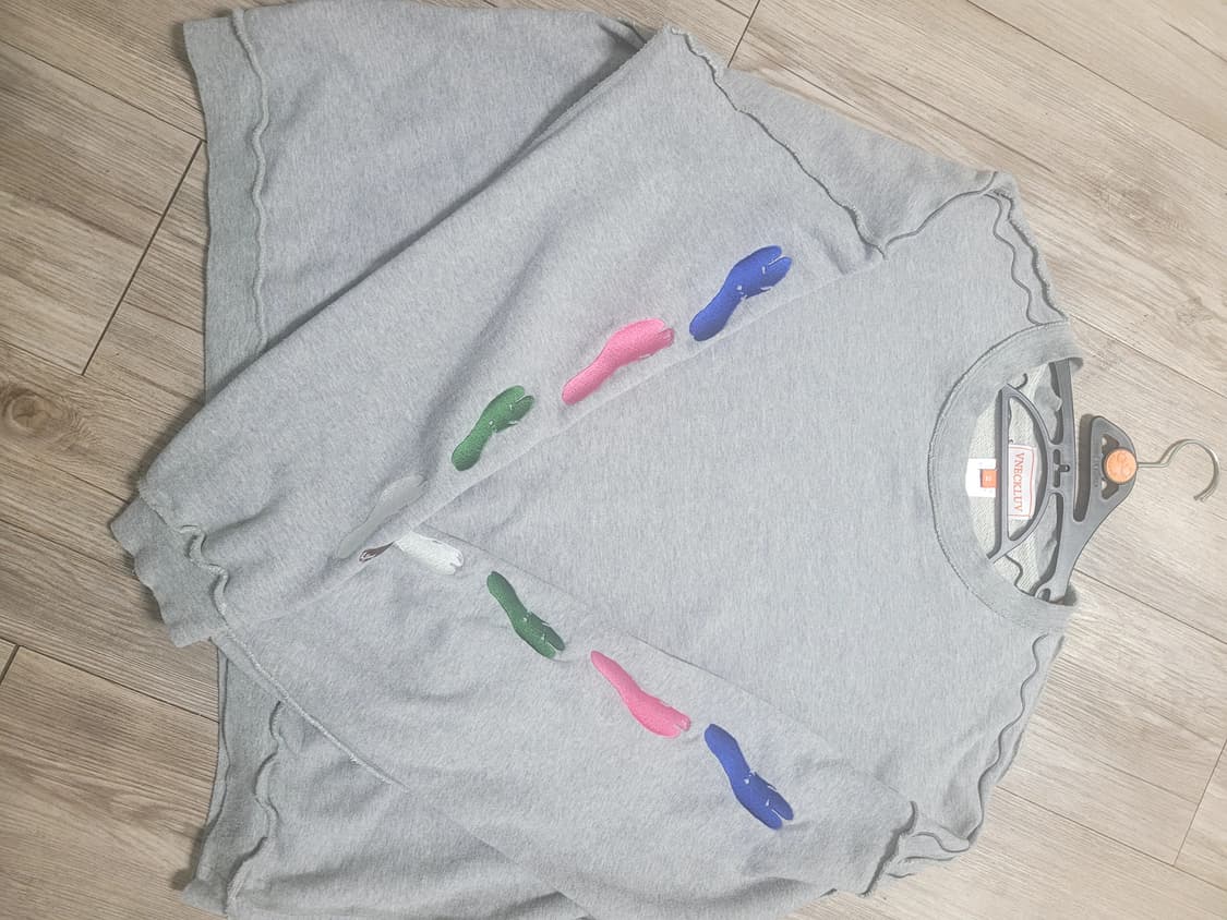 브이넥러브 맨투맨 상품이미지1