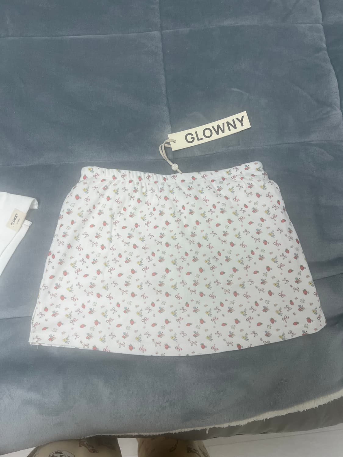 글로니 와일드 미니 스커트 스트로베리 s사이즈 새거팝니다 상품이미지4