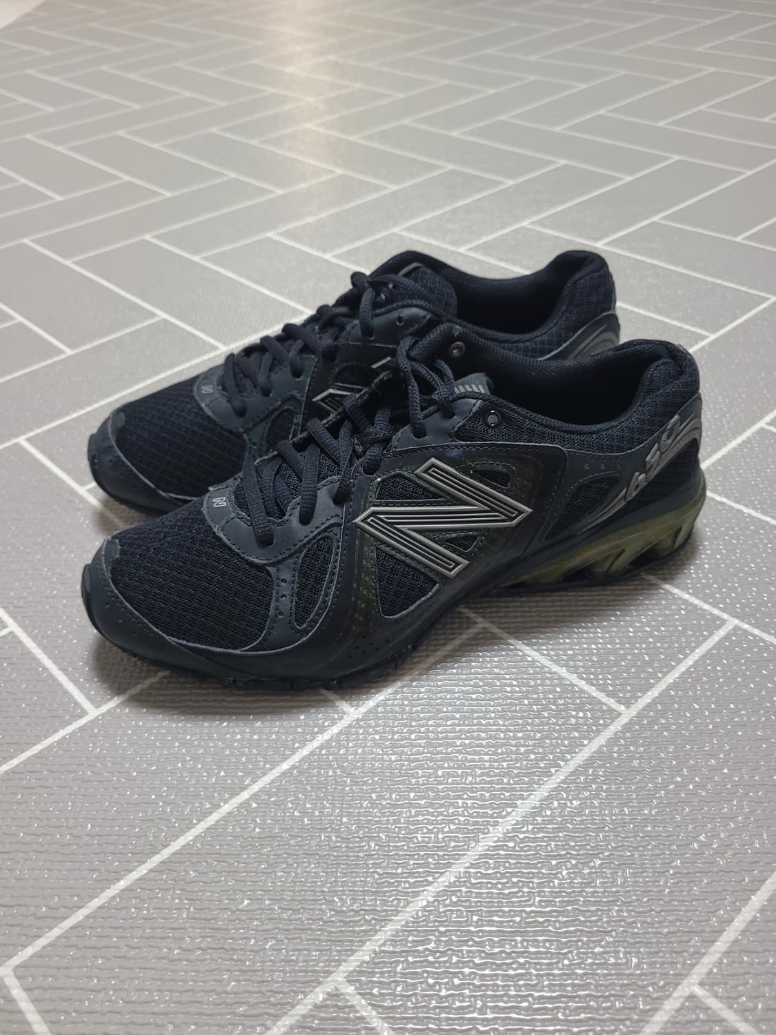 뉴발란스 650 블랙 260 (레어템) 상품이미지1