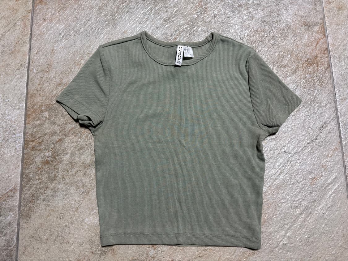 H&m 카키크롭티 상품이미지1