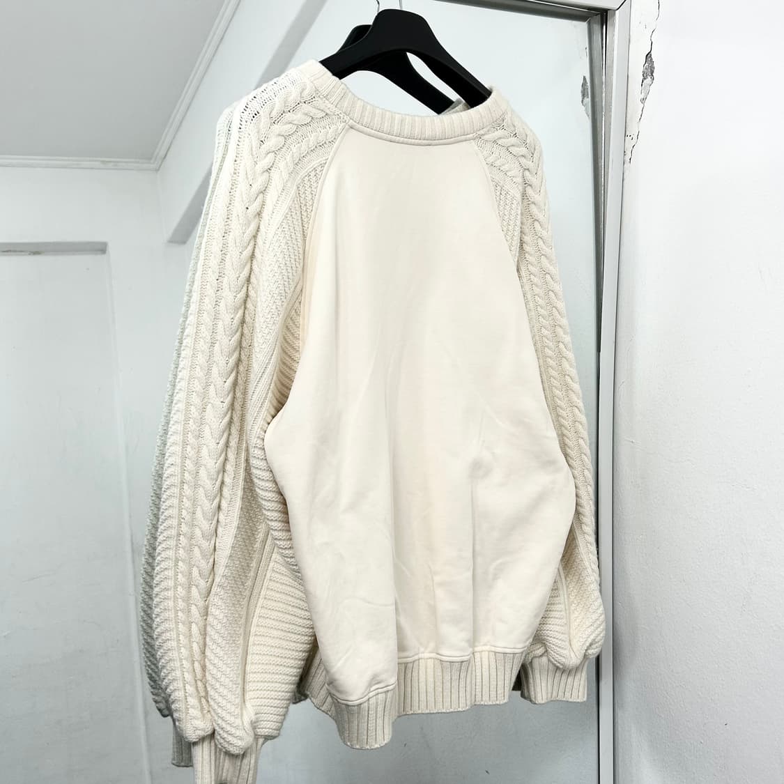 송지오 옴므 케이블 슬리브 라글랑 맨투맨 크림 상품이미지6