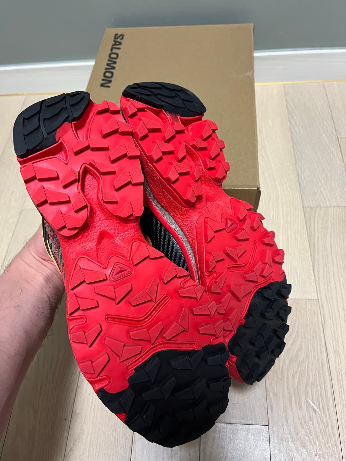 살로몬 XT-4파이어리 레드 엠파이어 옐로우 사이즈280 15만원에 판매 상품이미지4