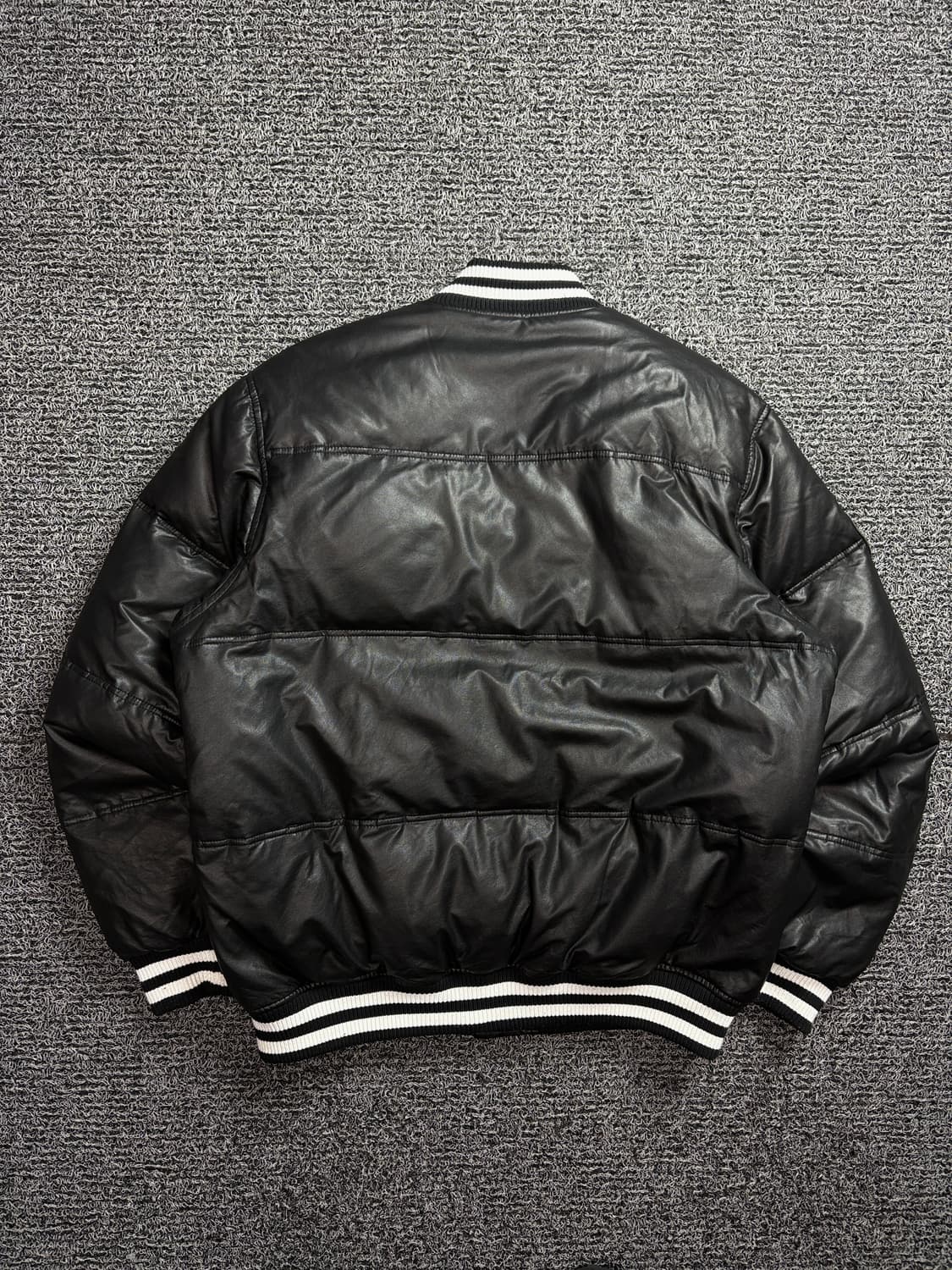 MLB 뉴욕 양키스 빅로고 레더 바시티 푸퍼 다운 패딩 2030 상품이미지4