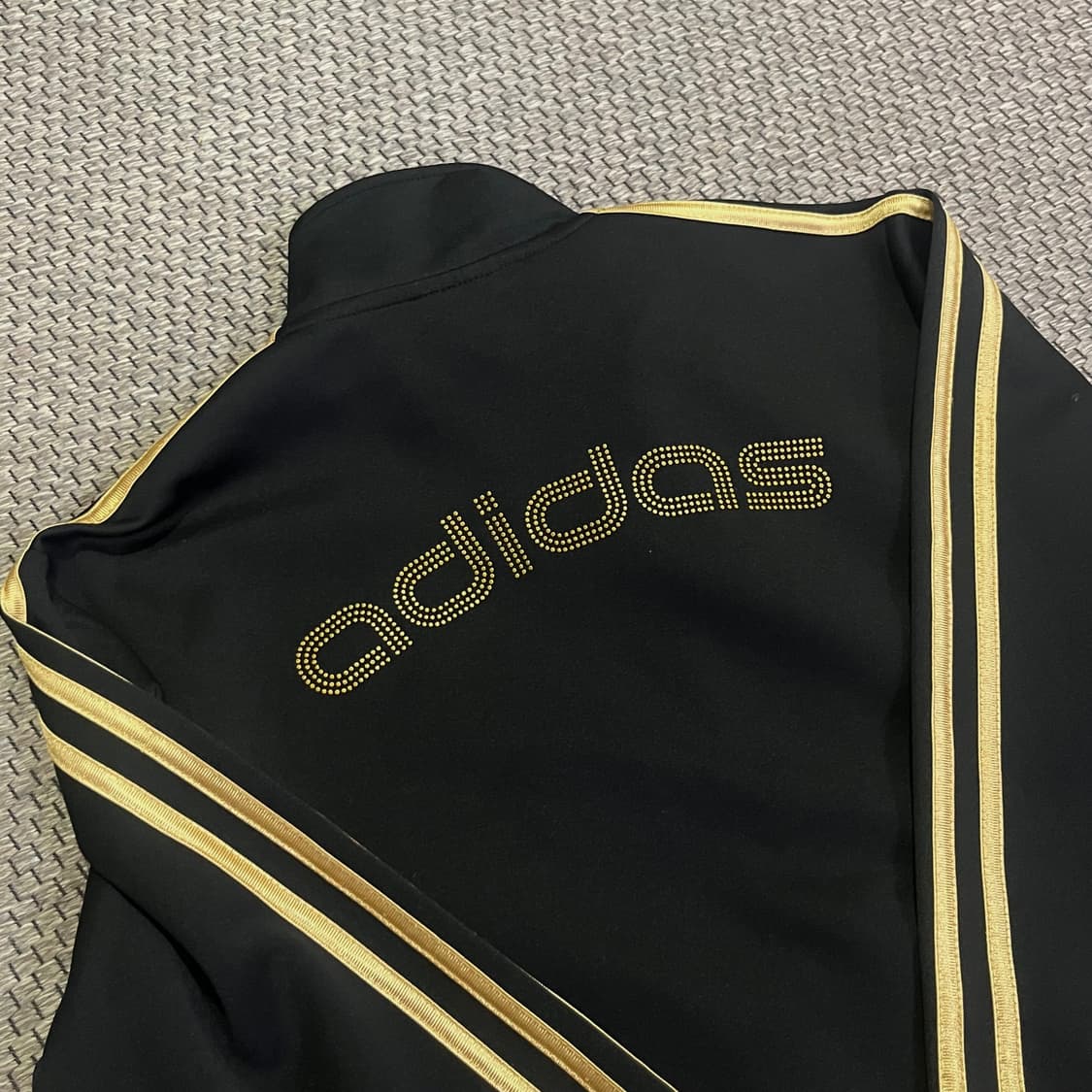 [검골]아디다스 블랙&골드 백로고 트랙탑 상품이미지1