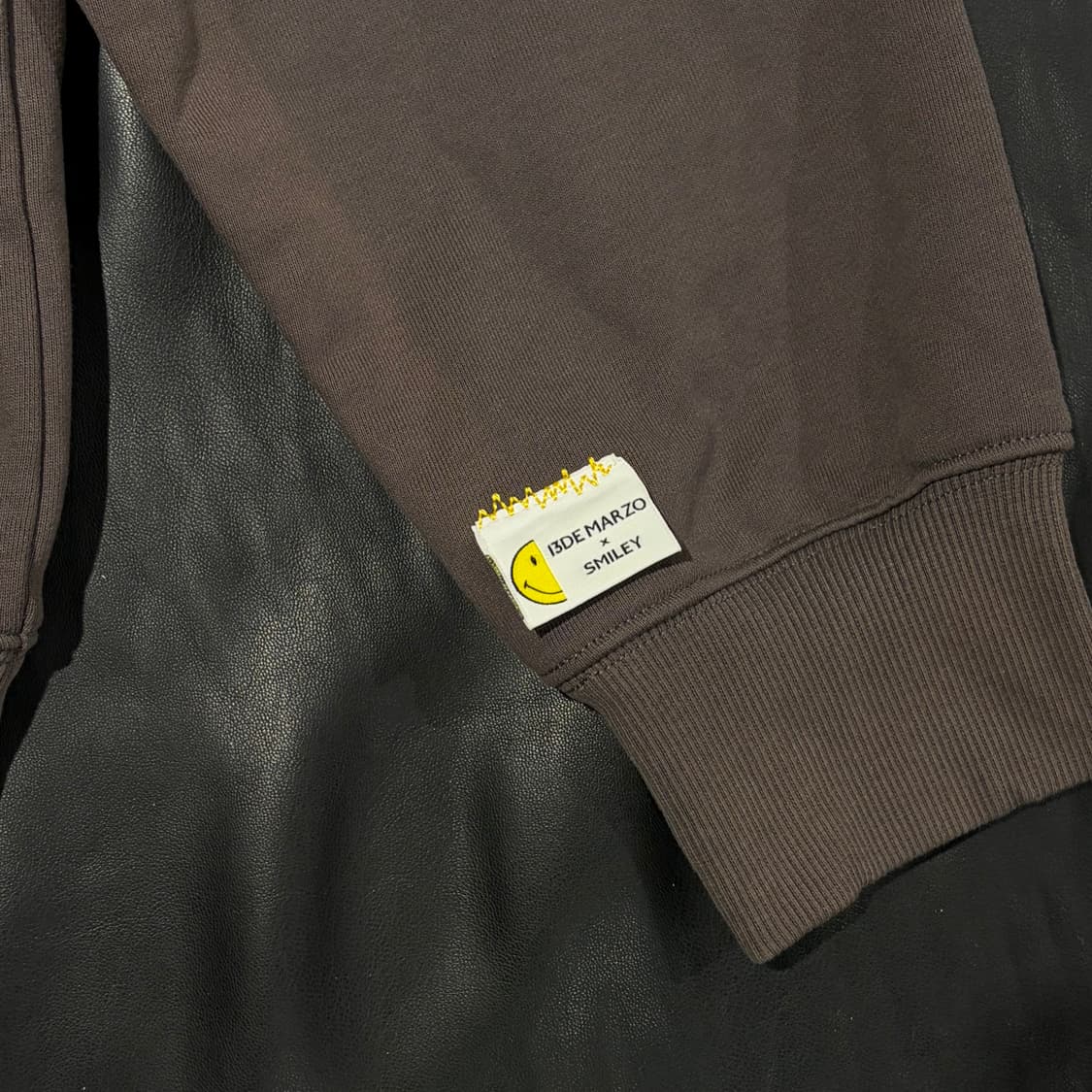 13드 마르조 X 스마일리 테디 패치 후드티 상품이미지6
