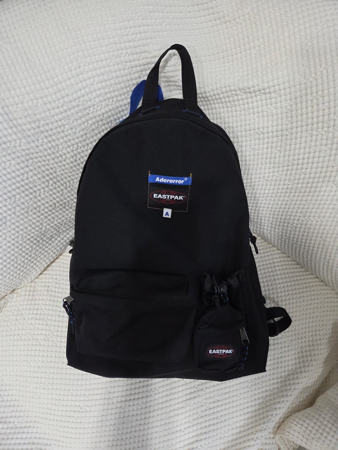 아더에러 x 이스트팩 패디드 백팩 블랙 상품이미지2