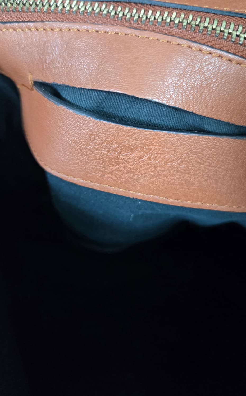 앤아더스토리즈 레더숄더백 상품이미지3