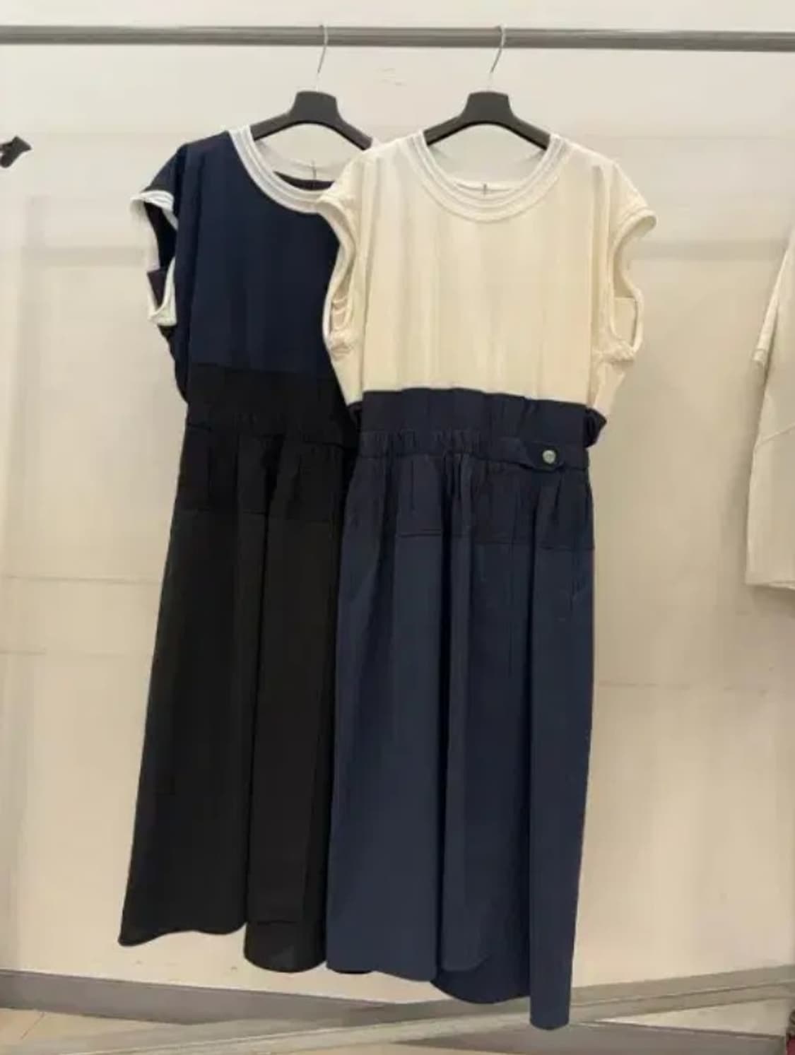 한섬 시스템 2023 투톤 배색 셔링 원피스 88-98-165 상품이미지1