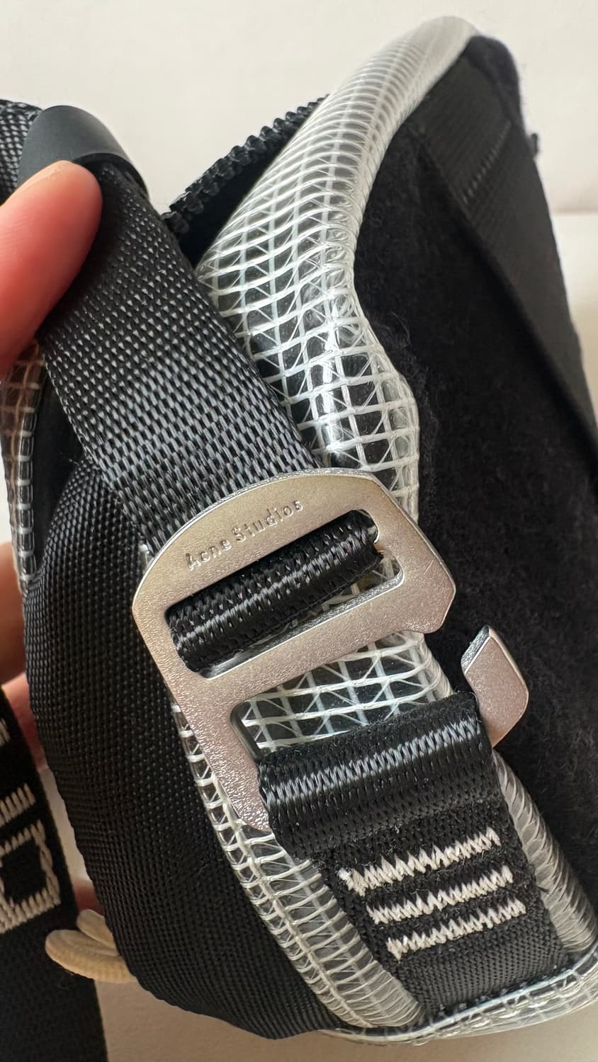 아크네스튜디오 크로스백 상품이미지3