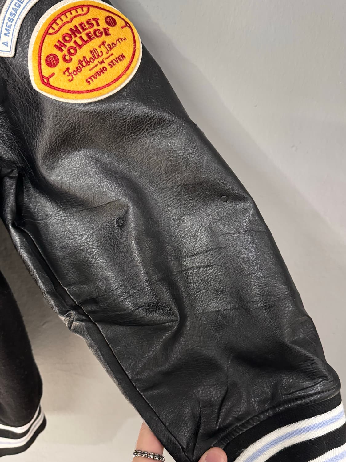 Honest College by 스튜디오 세븐 레더 바시티자켓  상품이미지8