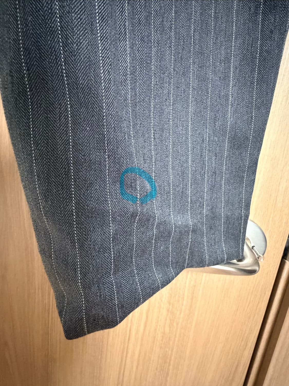 (극미,1사이즈)노운 와이드 테이퍼드 슬랙스 팬츠 스트라이프 차콜 상품이미지6